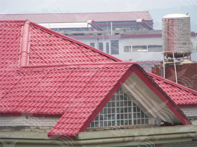 樹脂瓦 VS 琉璃瓦：哪個更適合您的屋頂？